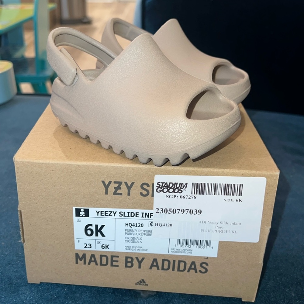 YEEZY SLIDE INFANT PURE  SIZE 6K